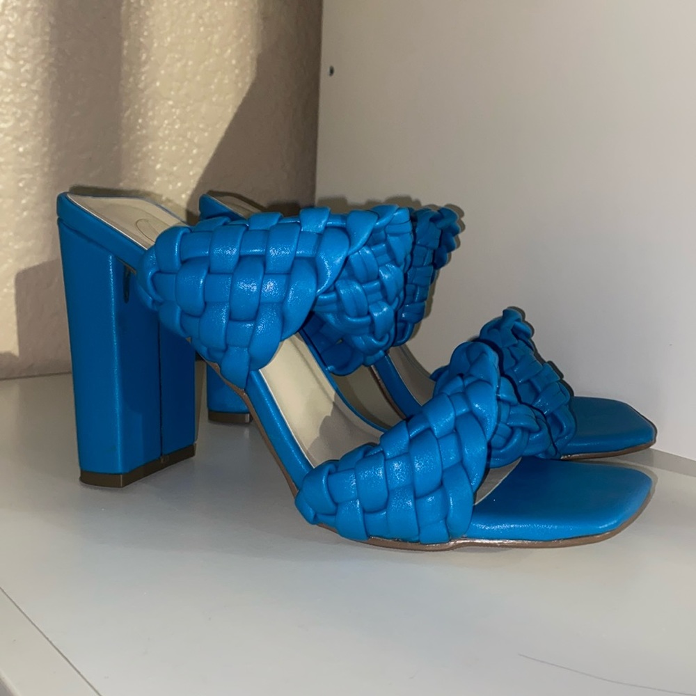 SIZE 6 MISSGUIDED BRAIDED BLUE HEELS